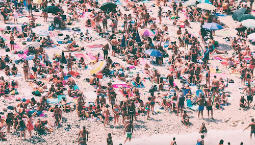Será la última vez que veamos las playas abarrotadas de gente, aquellos veranos con multitud de turistas en playas como las de Gandía o Benidorm.